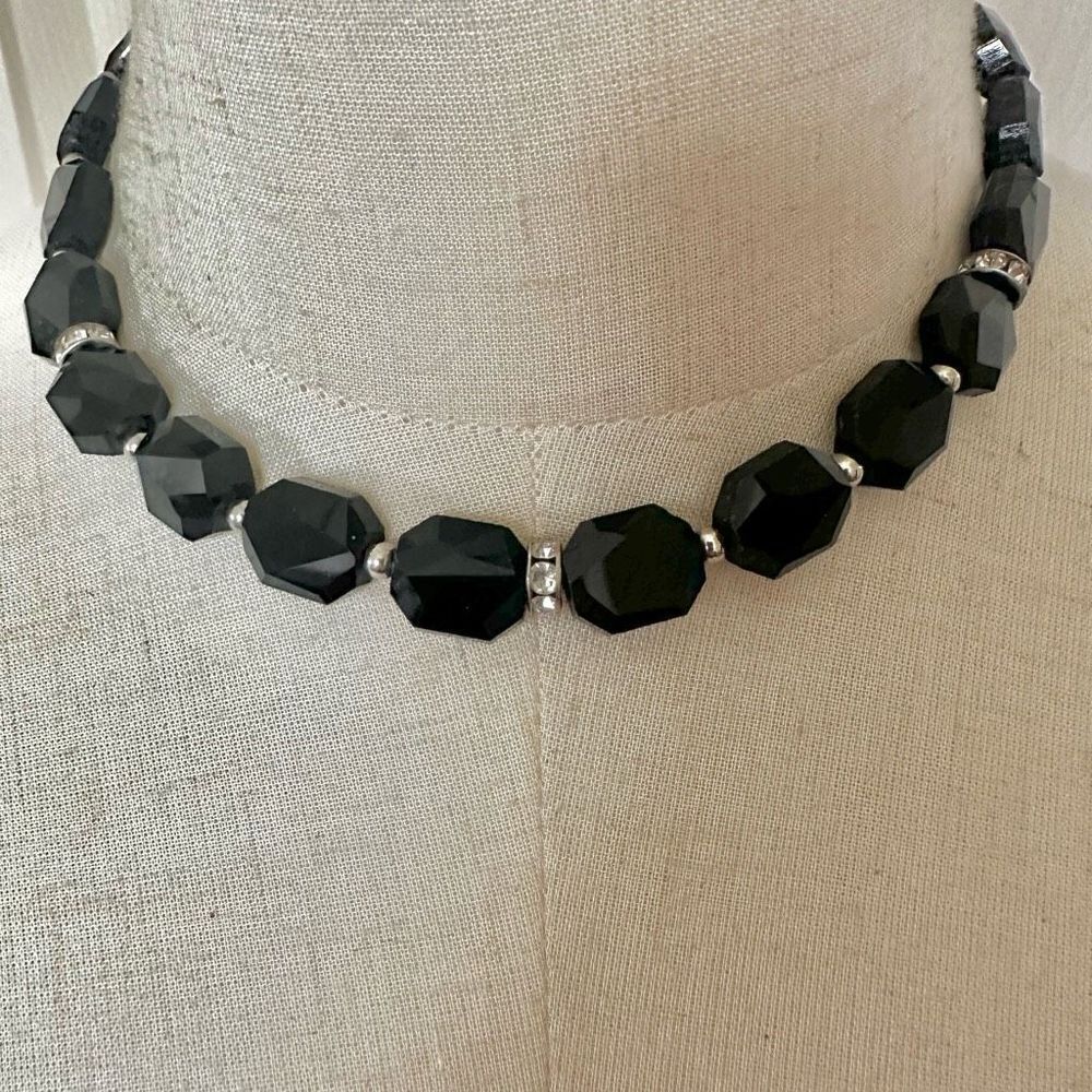 Black and silver tone beaded necklace